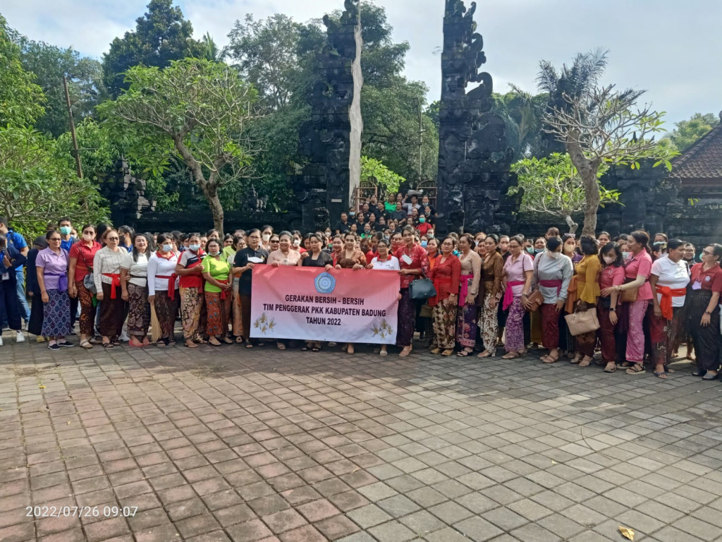 Gerakan Bersih-bersih Oleh Tim PKK Kabupaten Badung